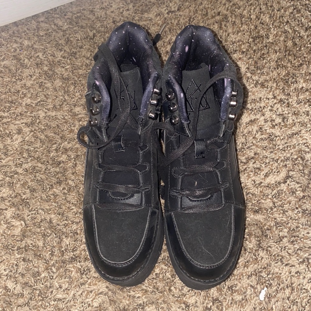 NWOB YRU black platform sneakers